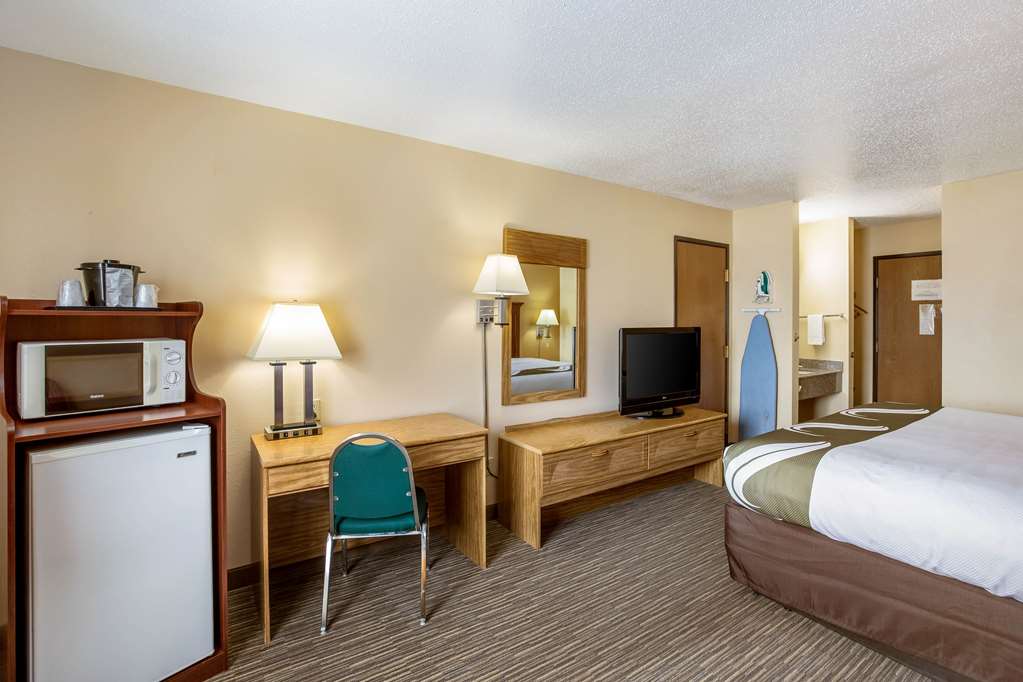 Quality Inn Storm Lake - photo 16