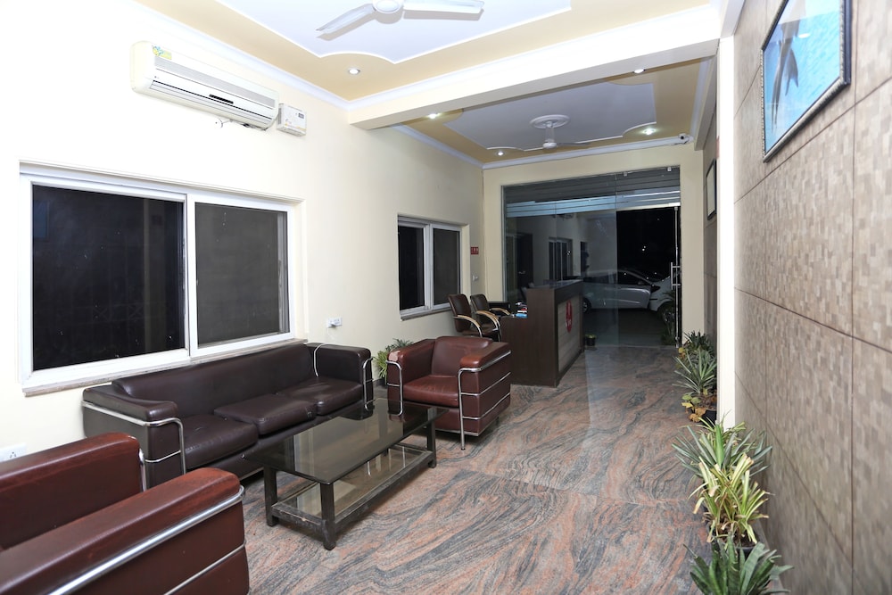 OYO 8240 Golden Park Palam Vihar