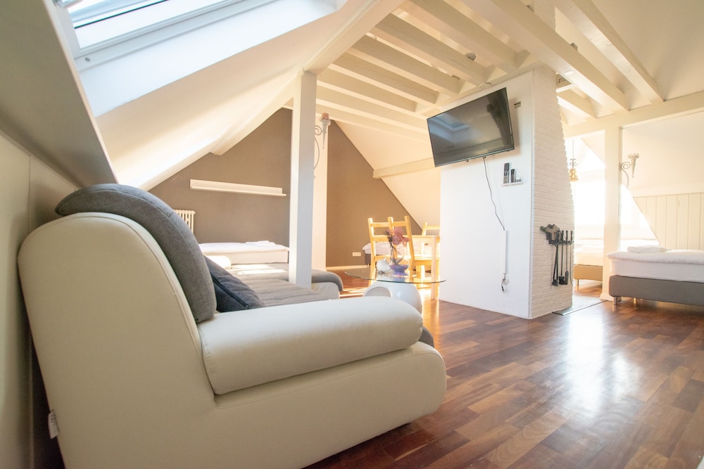 Tolstov Hotels Lovely City House — Meerbusch
