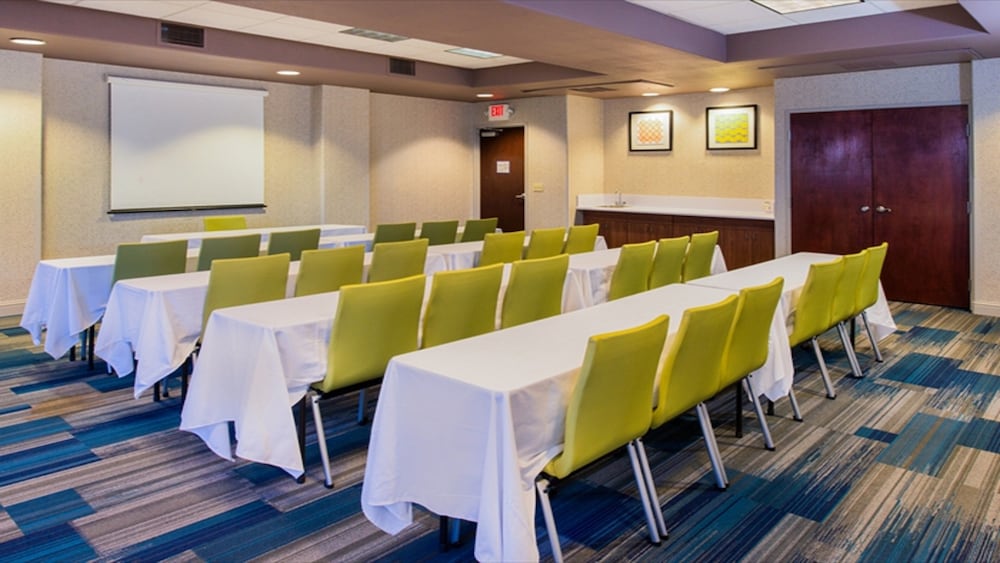 Holiday Inn Express Sacramento Airport Woodland by IHG - photo 75