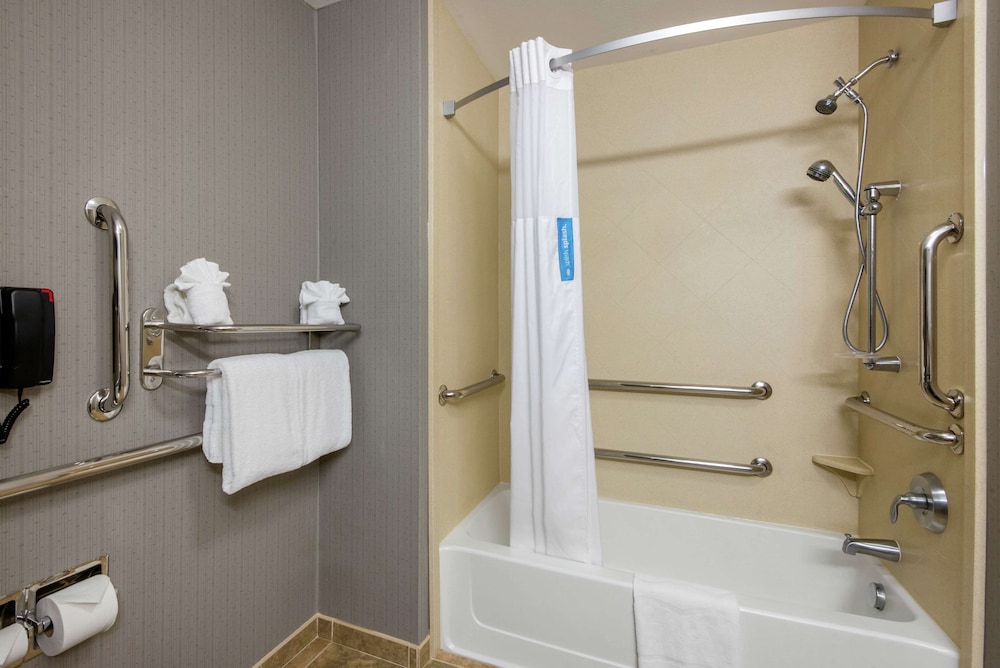Hampton Inn Meadville - photo 33