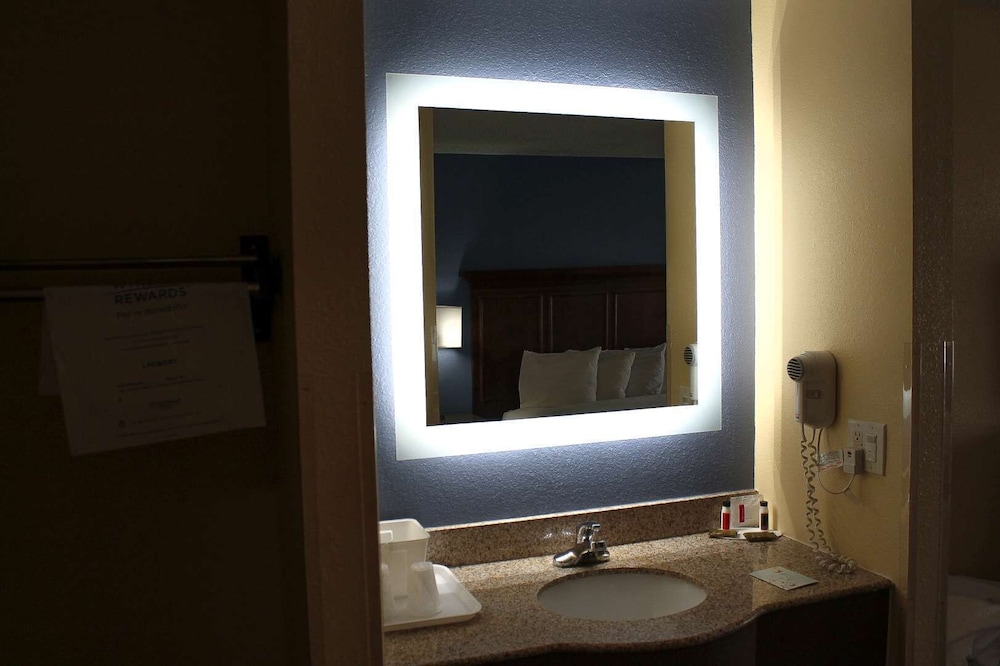 Days Inn by Wyndham Batavia Ohio - photo 17
