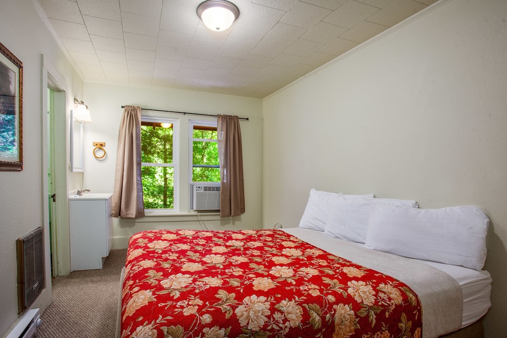 Birchcliff Resort - photo 11