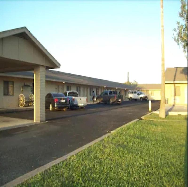Executive Inn Hebbronville - photo 6