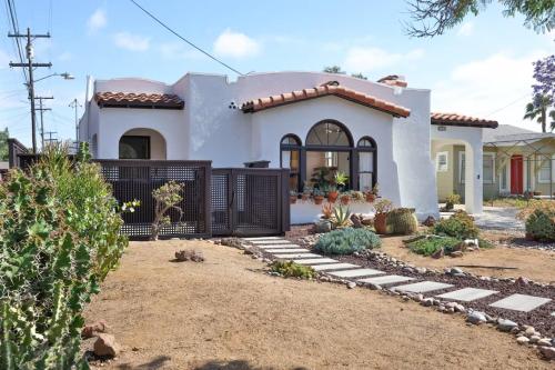 Spanish Casa near zoo and beach with sun deck and AC — 4-Star Luxury Hotel in San Diego, United States