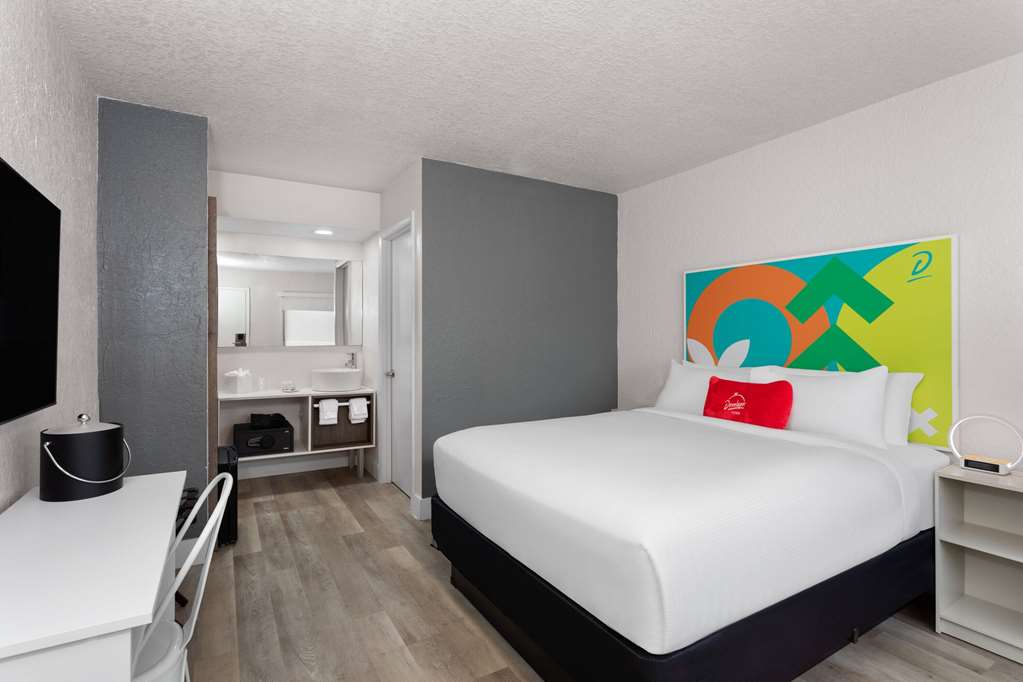 Travelodge by Wyndham Orlando Lake Buena Vista S - photo 17