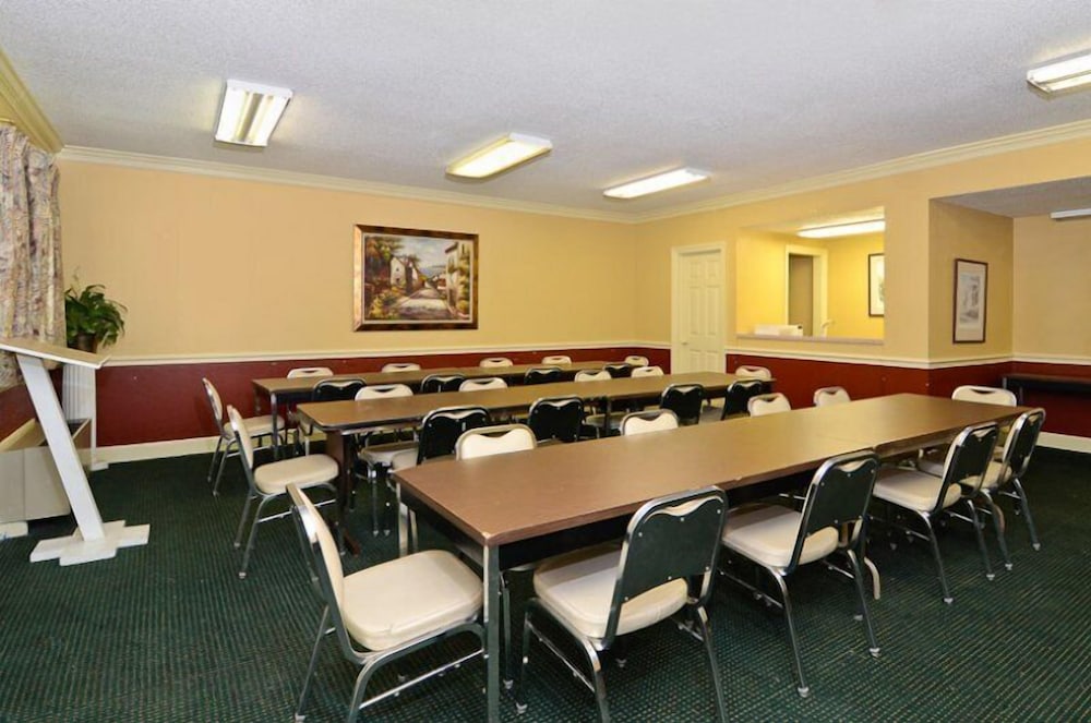 Motel 6 Sandersville GA - photo 49