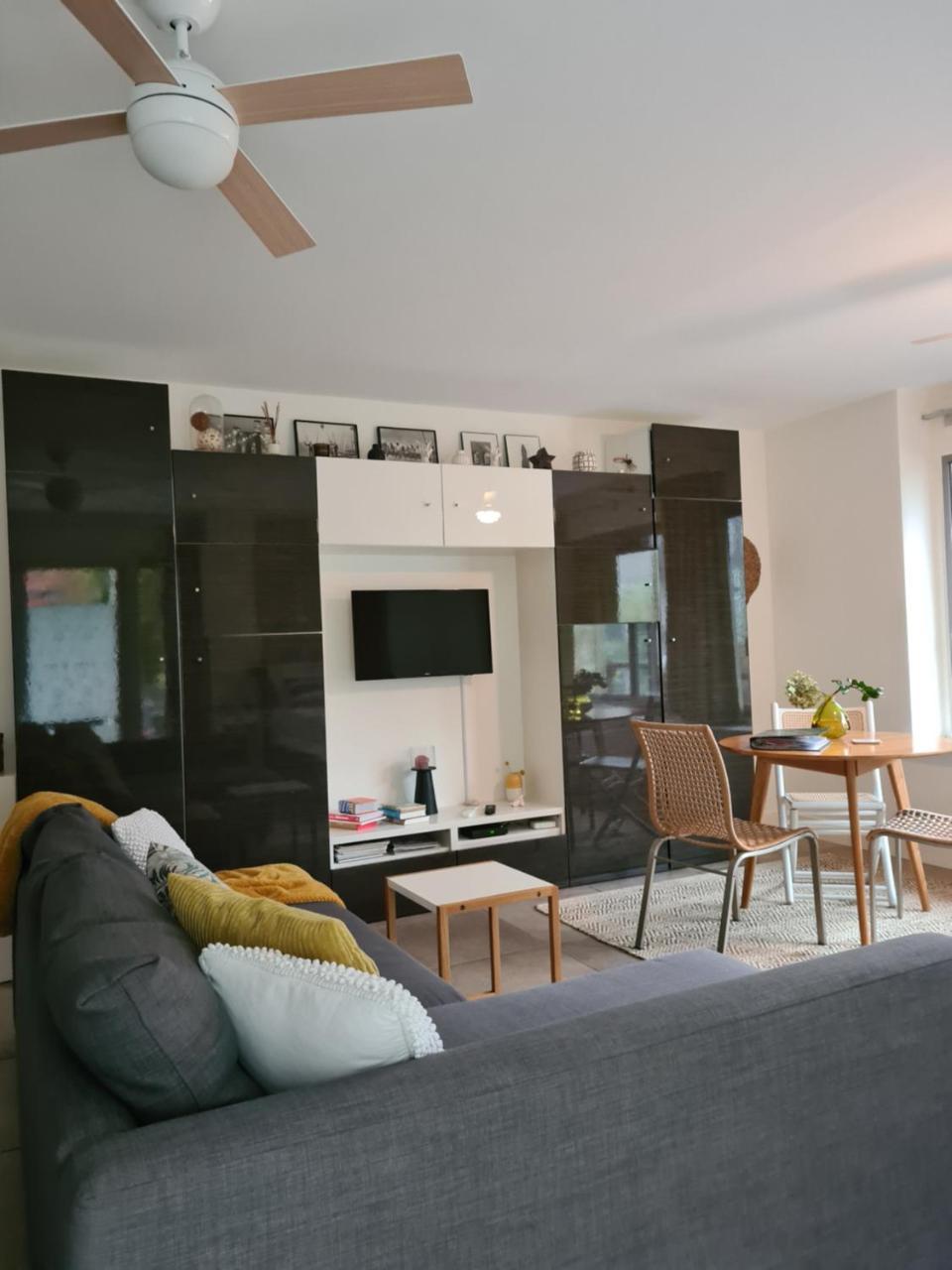 Great Canal Studio Ac Water View & Free Parking in Amsterdam, Netherlands