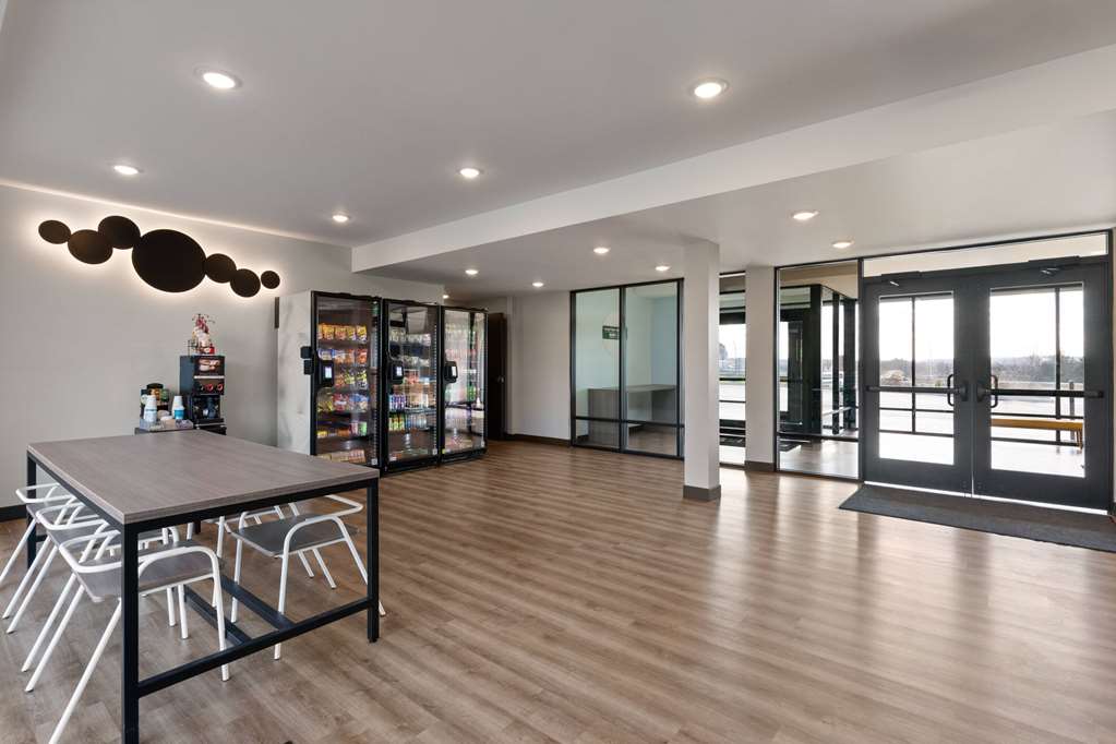 ECHO Suites Extended Stay by Wyndham Nashville Gallatin - photo 9