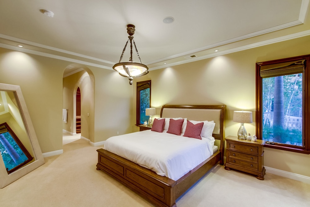 Tropical 5BR La Jolla Retreat by NamaStay - photo 31