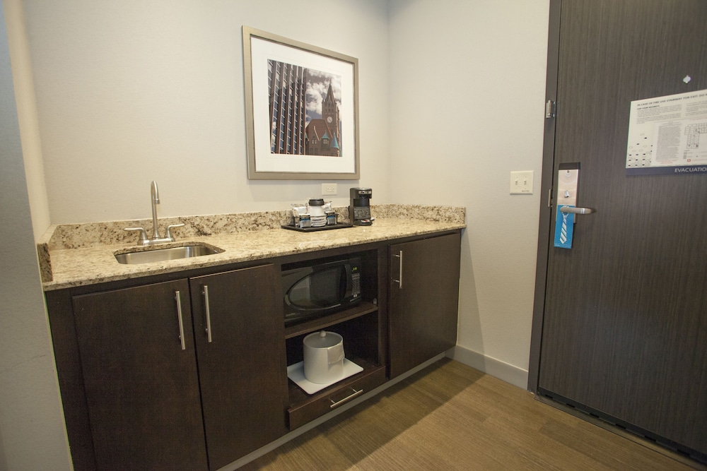 Hampton Inn & Suites Downtown St. Paul - photo 33