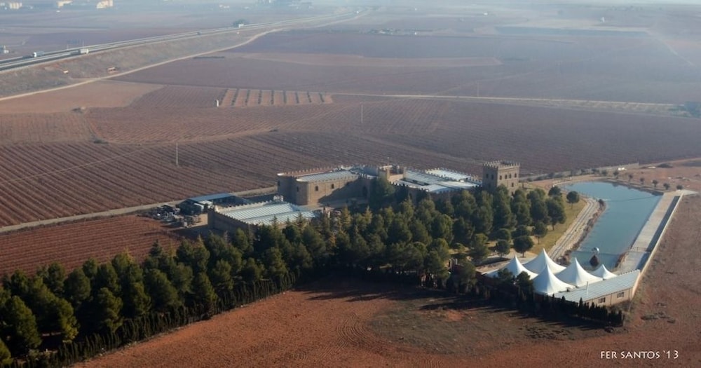 Hotel Vinedos Y Bodegas El Castillo — hotel in Villarrobledo