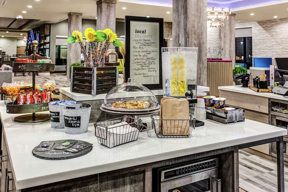 Hilton Garden Inn Topeka - photo 20