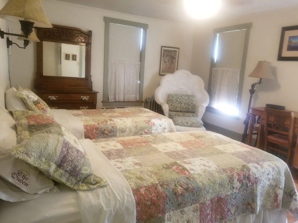 The Queen A Victorian Bed & Breakfast - photo 14