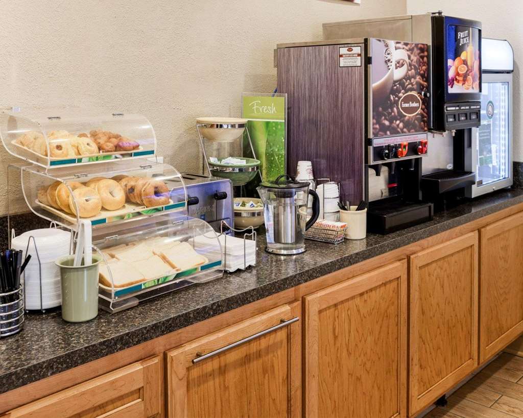 Quality Inn near Northtown Mall & National Sports Center - photo 21