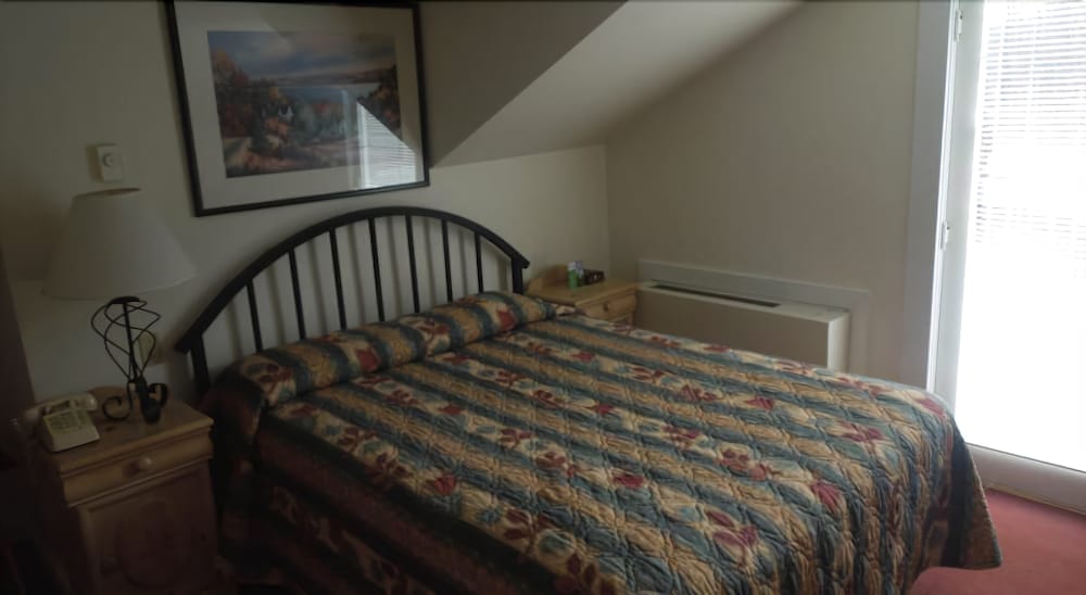 The Mountaineer Inn at Stowe - photo 6