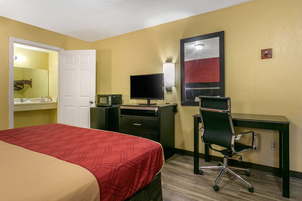Econo Lodge Jonesboro - photo 12