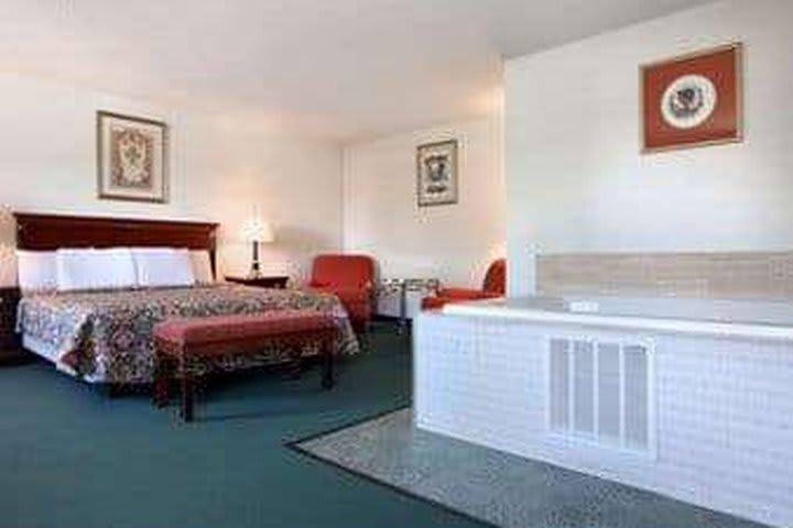 Travelodge By Wyndham Waukegan Gurnee - photo 13