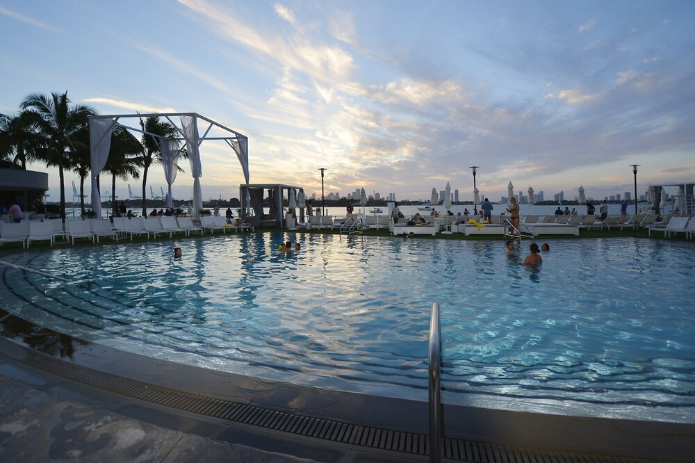 Suite 1100 West Av in a 4 Hotel Pool With DJ #601 - photo 51