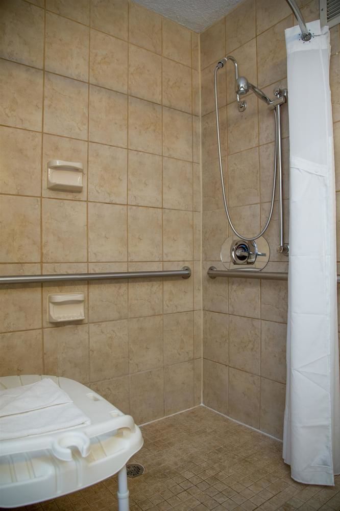 Ramada Plaza Rochester Airport - photo 22