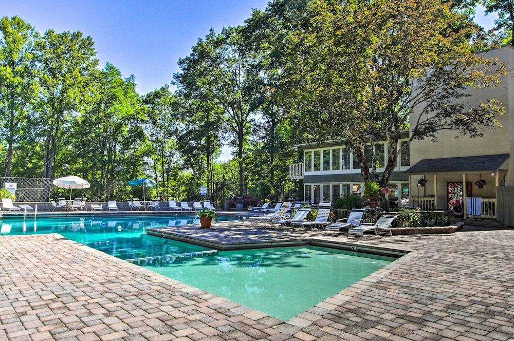 Woodsy Retreat with Fire Pit And Resort Amenities - photo 43
