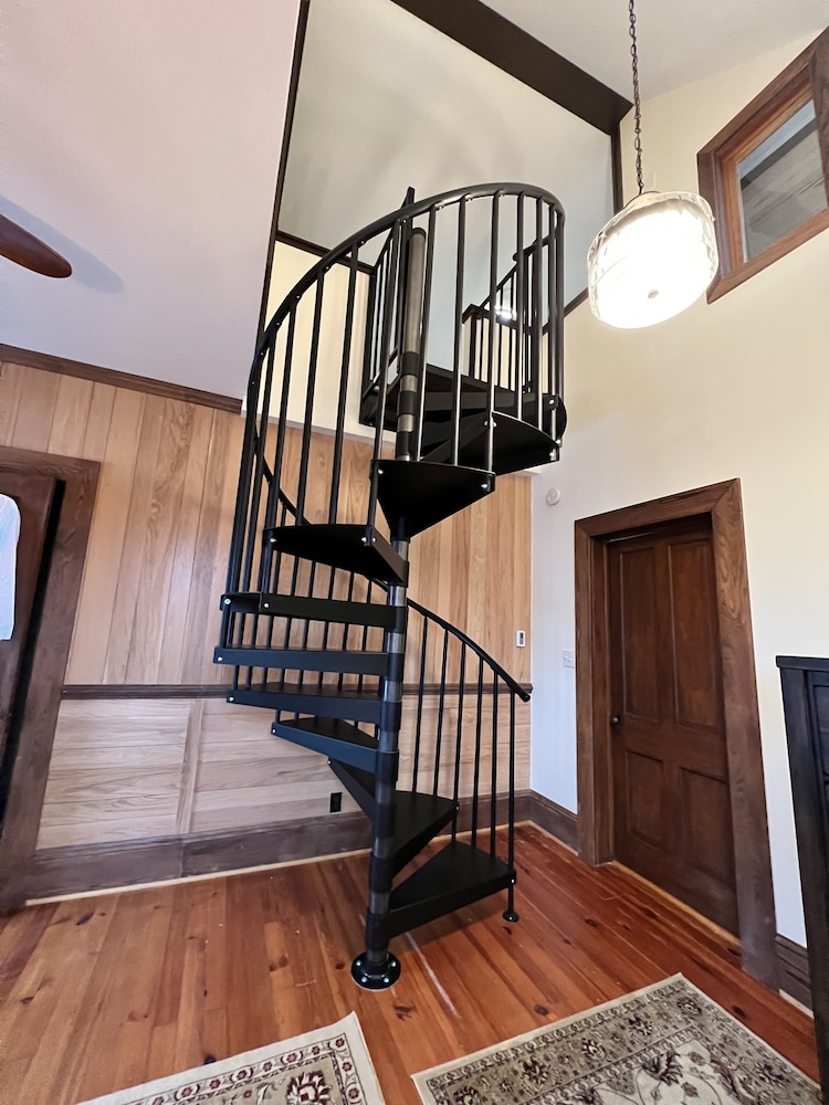 Monterey Inn - photo 17