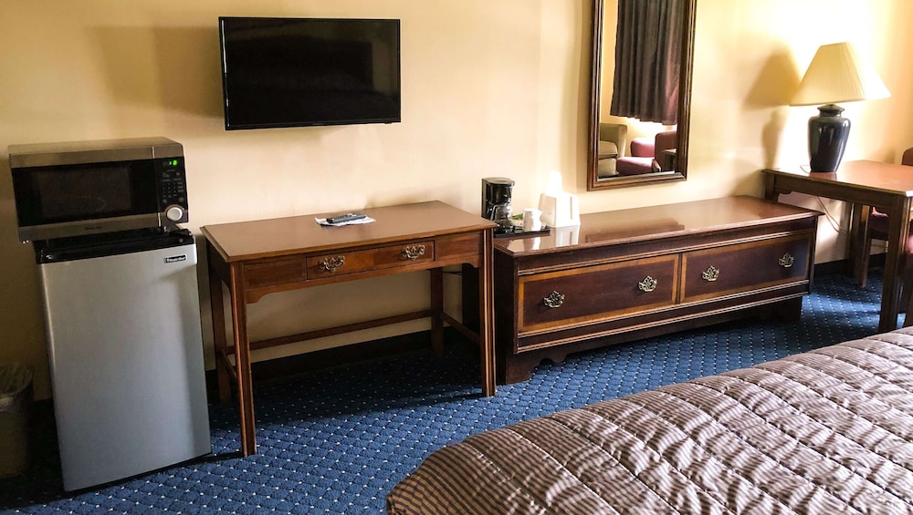 Magnuson Hotel Dixon - photo 15