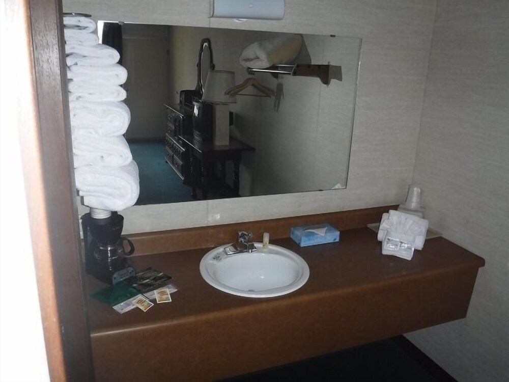 Colonial Mountain Inn - photo 24