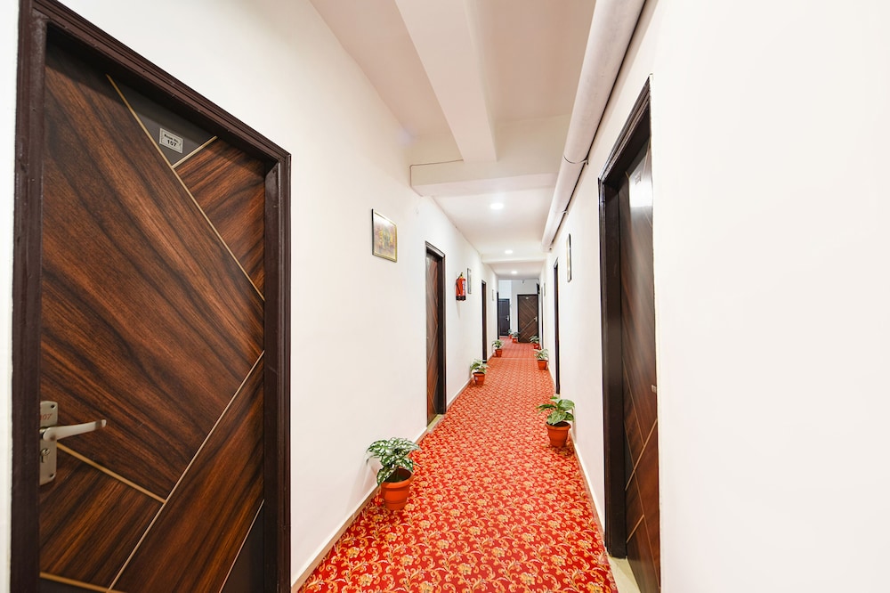Fabhotel Silver Stone - last minute hotel in Noida