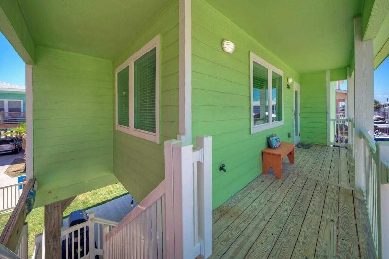 Reel Life Dreams by Avantstay Pool Near Beach - photo 15