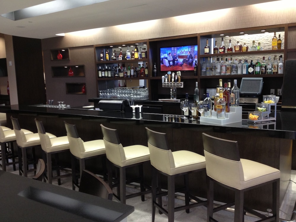 Embassy Suites Newark Airport - photo 40