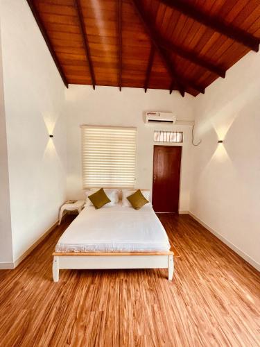 Lake Side Bliss in Sri Jayewardenepura Kotte, Sri Lanka