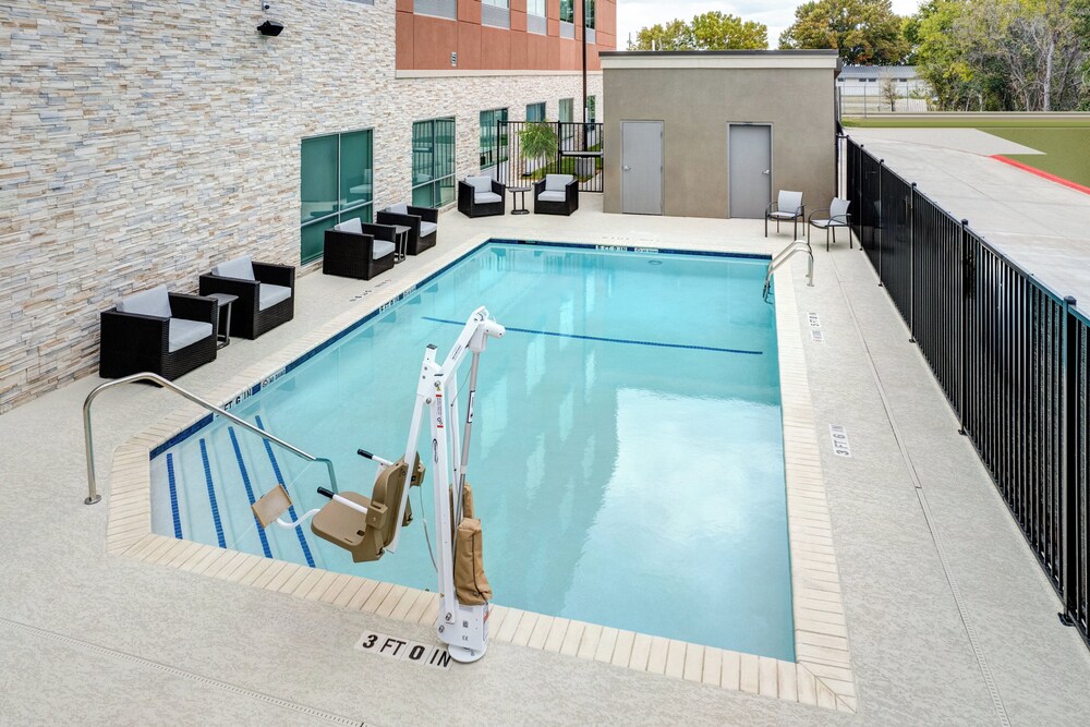Holiday Inn Express & Suites Austin Airport East by IHG - photo 34