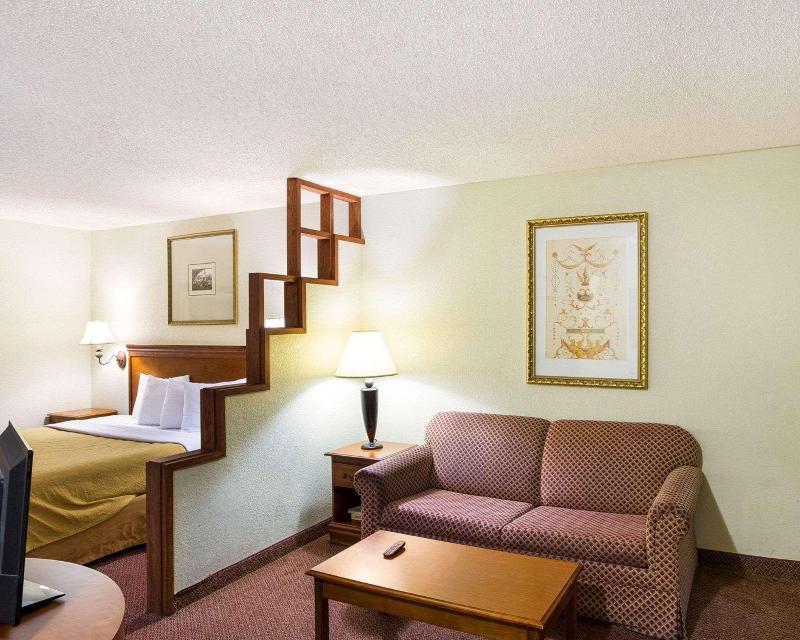 Rodeway Inn & Suites Fiesta Park - photo 16