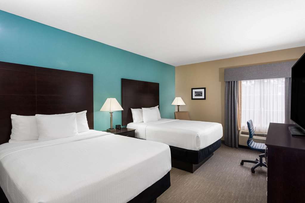 La Quinta Inn & Suites by Wyndham Sebring - photo 20