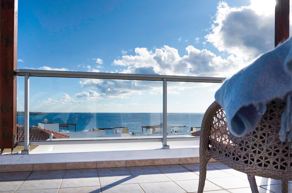 Villa Anchora — 4-Star Luxury Hotel in Kissonerga, Cyprus
