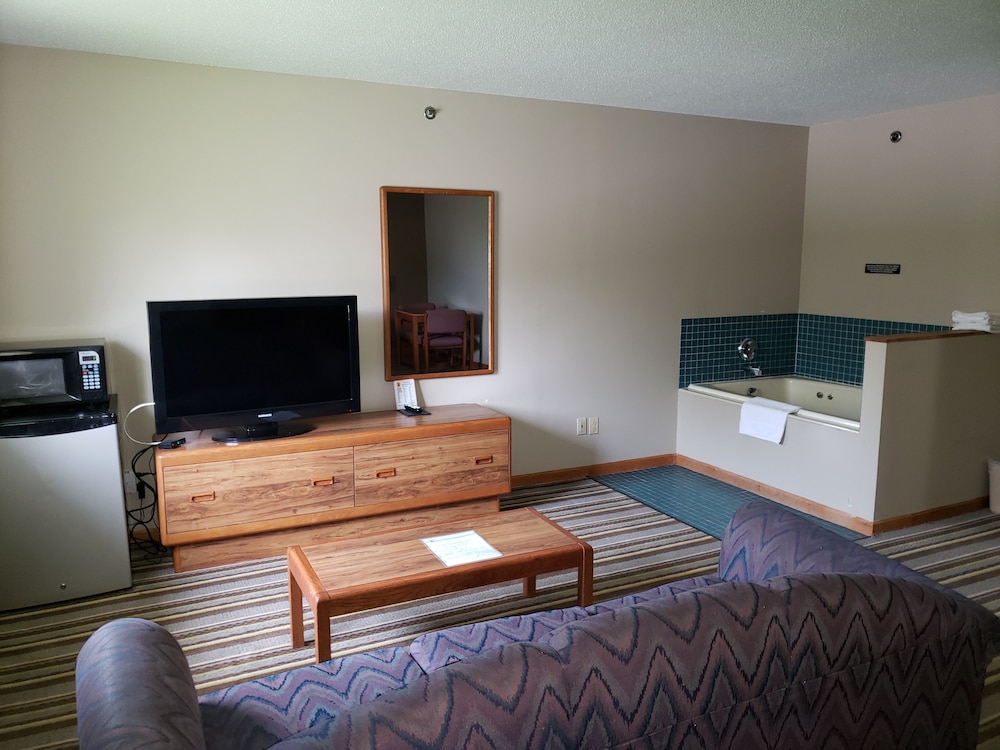 Watseka 24 Inn & Suites - photo 40