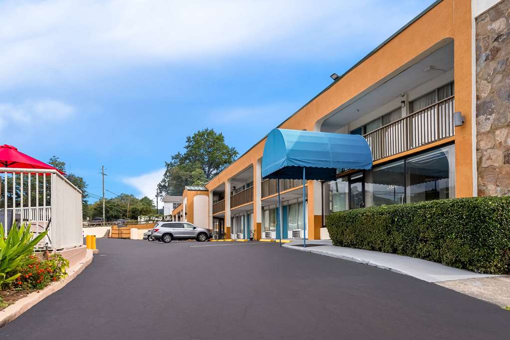 Days Inn by Wyndham Clayton - photo 3