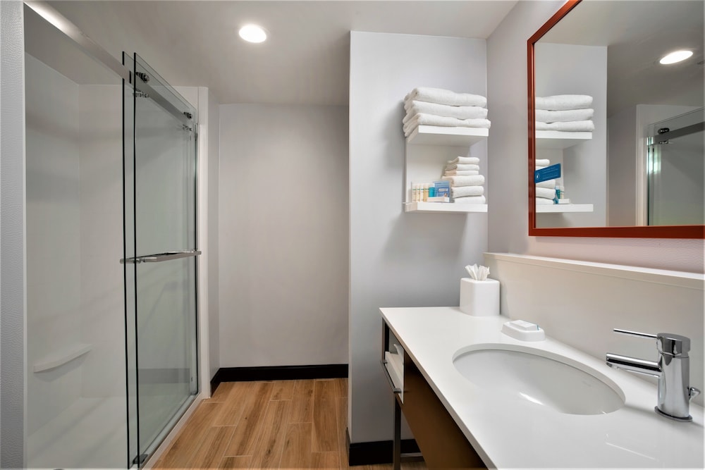 Hampton Inn & Suites Logan - photo 35