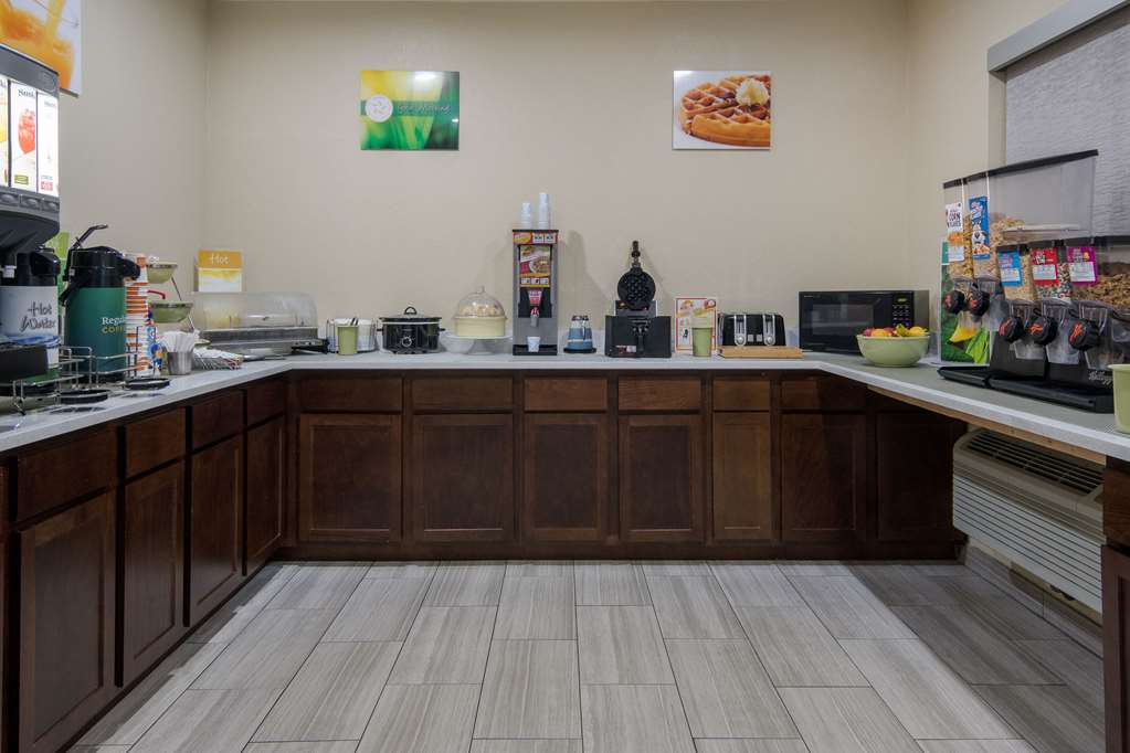 Quality Inn & Suites Roanoke Fort Worth North - photo 43