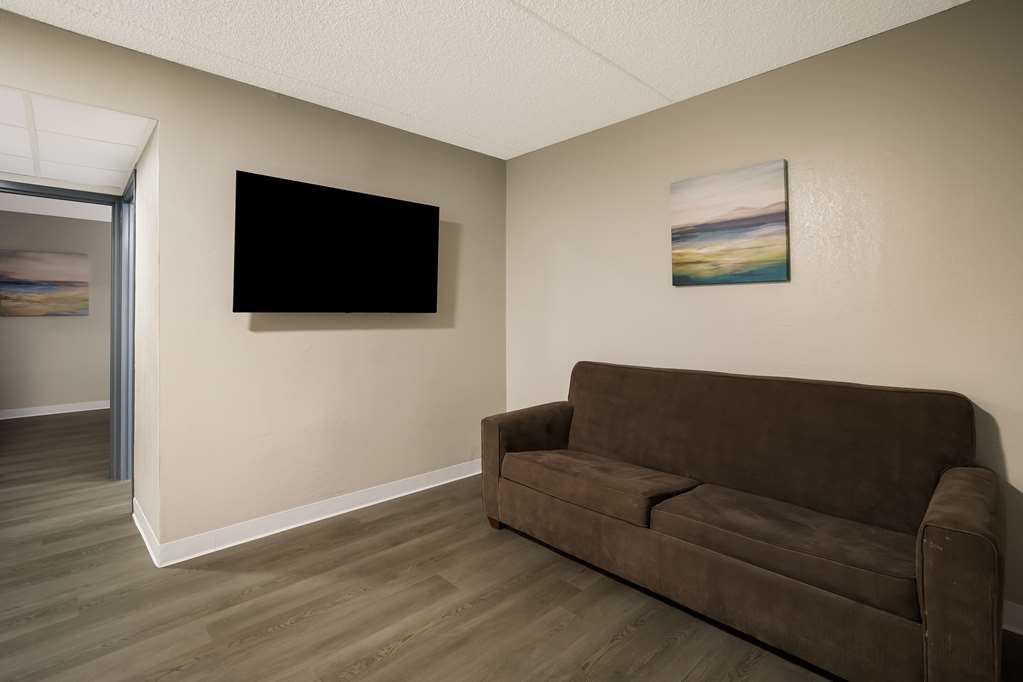 Suburban Studios Milwaukee Airport - photo 32