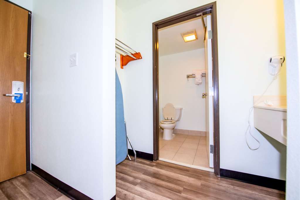 Rodeway Inn Central Colorado Springs - photo 23
