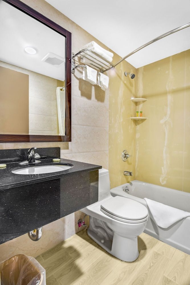 Brooklyn Broadway Hotel - photo 24
