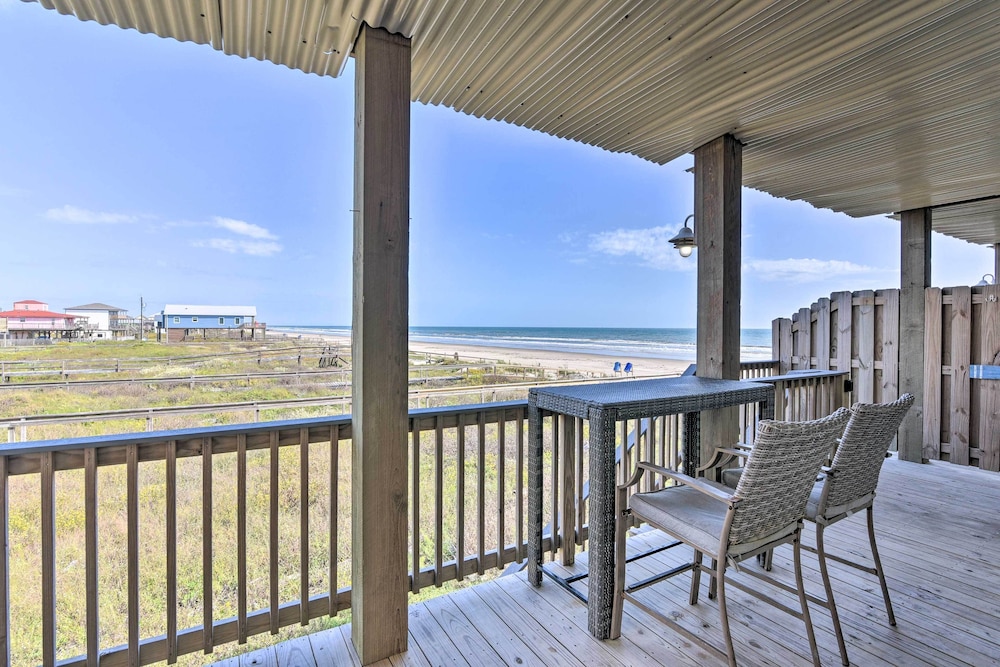 Near Ocean Surfside Beach Gem with Deck and Views — 4-Star Luxury Hotel in Surfside Beach, United States