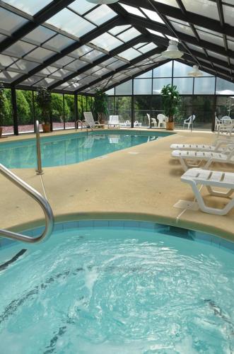 Smoky Mountain Inn & Suites - photo 18