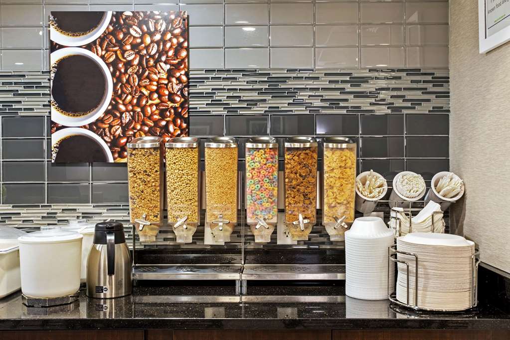 La Quinta Inn & Suites by Wyndham Boston Andover - photo 29