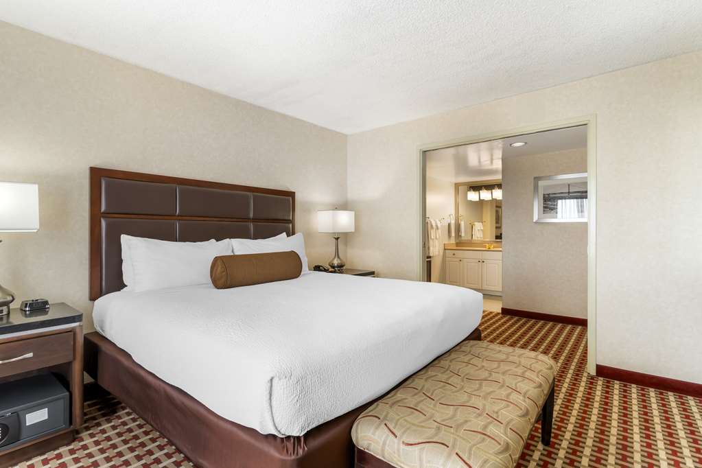 Best Western Plus Grosvenor Airport Hotel - photo 33