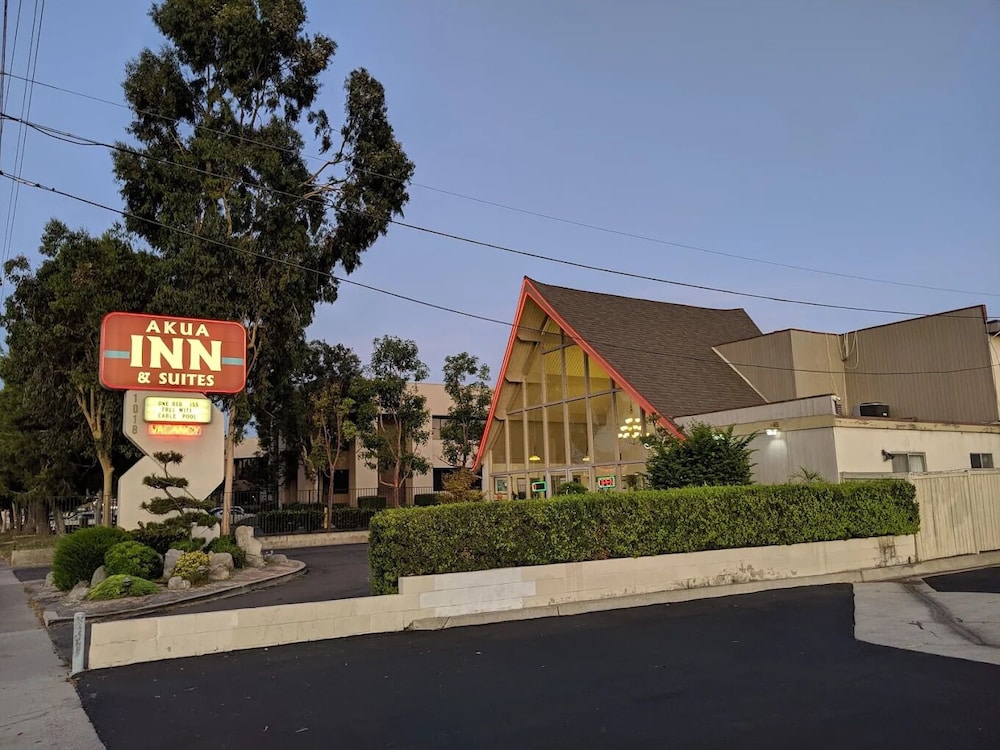 Akua Inn & Suites Anaheim Fullerton in Anaheim, United States