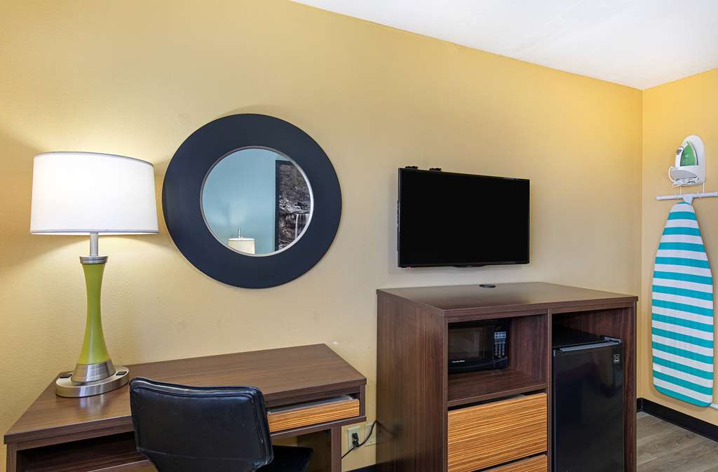 Super 8 by Wyndham Eddyville Kuttawa - photo 17