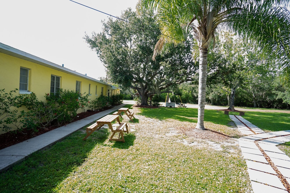 Mar Bay Motel &Suites - photo 60
